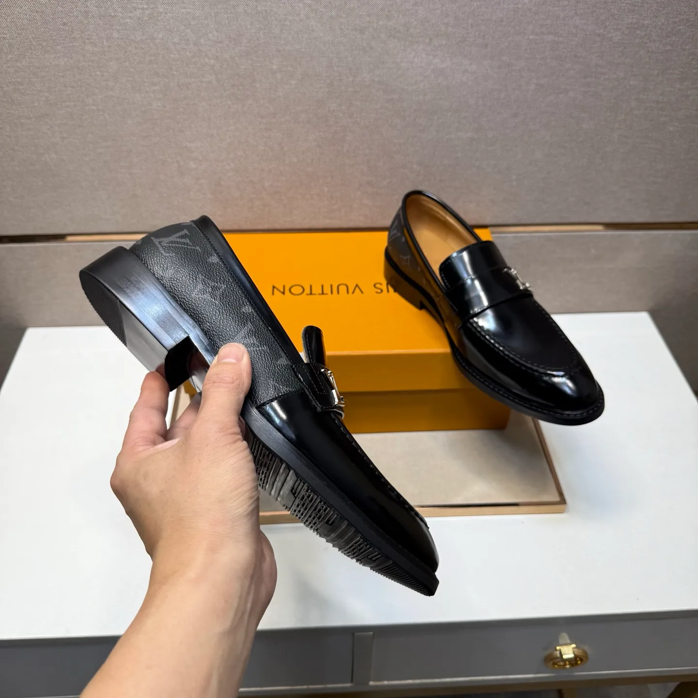 Men's men's shoes 💰pp462【LV～】Men's casual leather shoes 2025z cabinet sales simultaneously 🔶Size: 39-44#️⃣ 🔷2 colors🔜The upper is made of multi-material splicing➕Cow leather lining, comfortable and breathable, sole: original comfortable and wear-resistant outsole, ⚠️real thing📱photographed🎬real thing is better📢📢📢